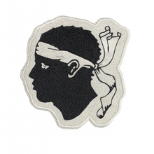 Charger l'image dans la galerie, Écusson thermocollant Tête de Maure – Patch brodé Corse 10 cm pour textile