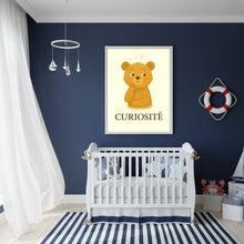 Charger l'image dans la galerie, Affiche Émotion Enfant – Curiosité | Ours Doux &amp; Explorateur | Kit Digital Montessori
