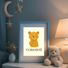 Charger l'image dans la galerie, Affiche Émotion Enfant – Curiosité | Ours Doux &amp; Explorateur | Kit Digital Montessori
